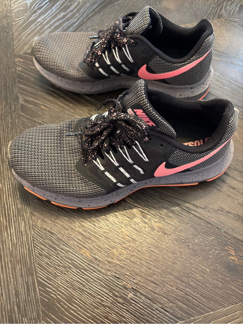 Nike Swift SE Women's Running Shoes - Gray with Pink Swoosh